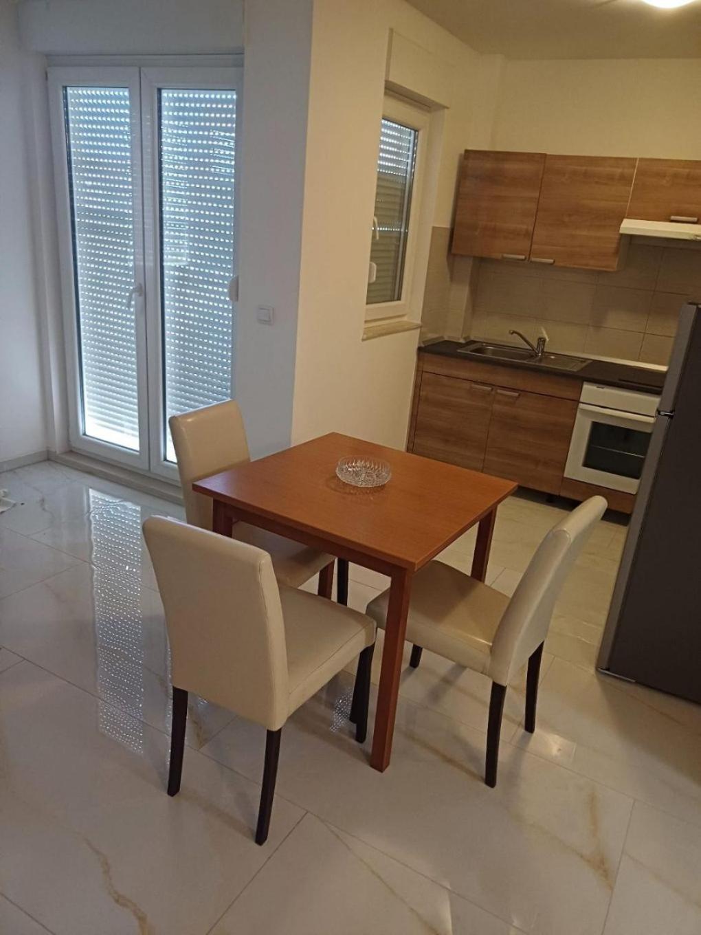 Apartment Zdrave - Free Parking Makarska Esterno foto